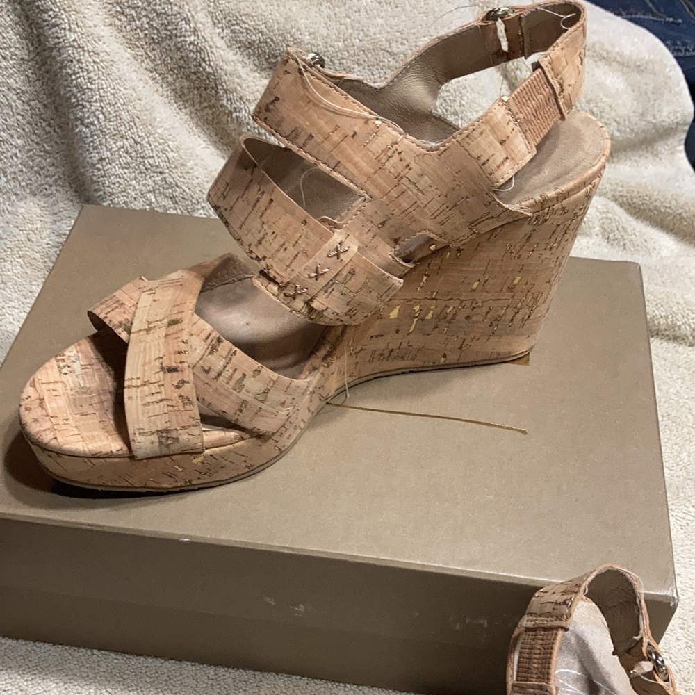Donal J Pliner shoes - Picture 4 of 10